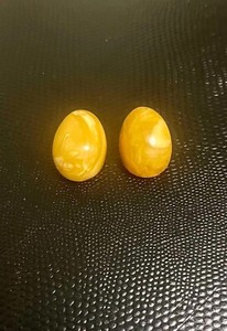Authentic Vintage clip-on earrings.Natural Baltic landscape amber.Gold-plated.Brand