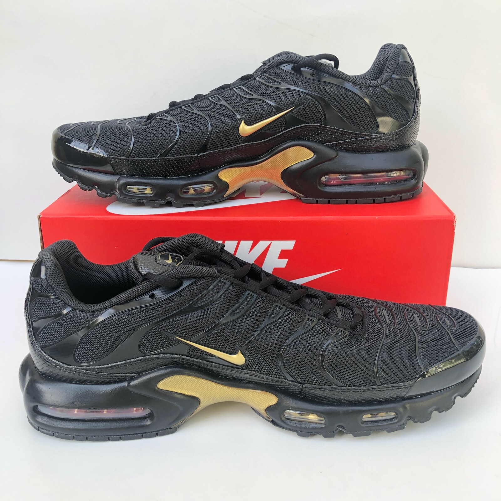 nike tn gold and black