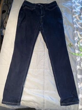 Woman/ Miss Gently Worn A.N.A.￼ jeans Sz 6 Mid-rise Skinny