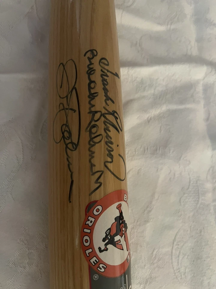 Cooperstown 巴尔的摩金莺队蝙蝠,吉姆·帕尔默,布鲁克斯·罗宾逊,弗兰克·罗宾逊 — 第 2/4 张图片