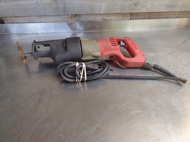 Milwaukee 6527 Super Sawzall With Metal 