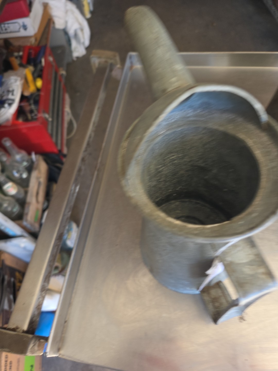 3 VINTAGE SPOUTED METAL CANS/FARMHOUSE DECOR OR STILL FUNCTIONAL/GREAT...