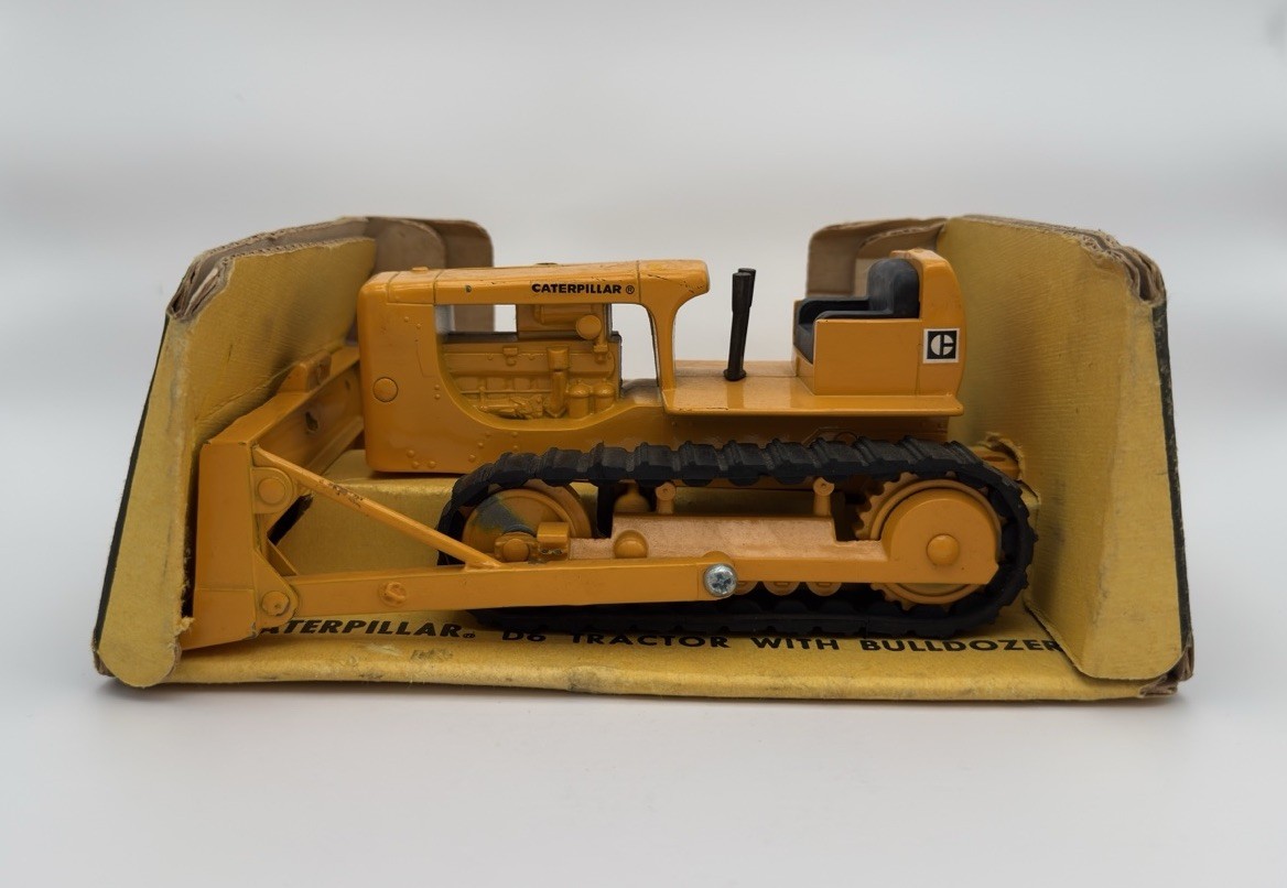 Vintage Caterpillar Metal Yellow Tractor Bulldozer Die Cast Model D6