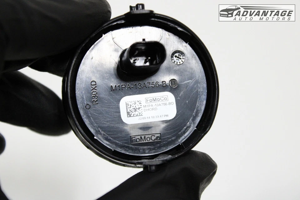 Ford Bronco Sport 2021-2025 puerta levadiza panel de moldura inferior lámpara de carga luz OEM Foto 4 de 4