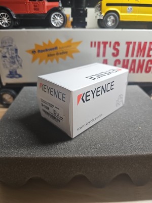 Keyence SR-X100W Auto Focus 1D And 2D Code Reader 