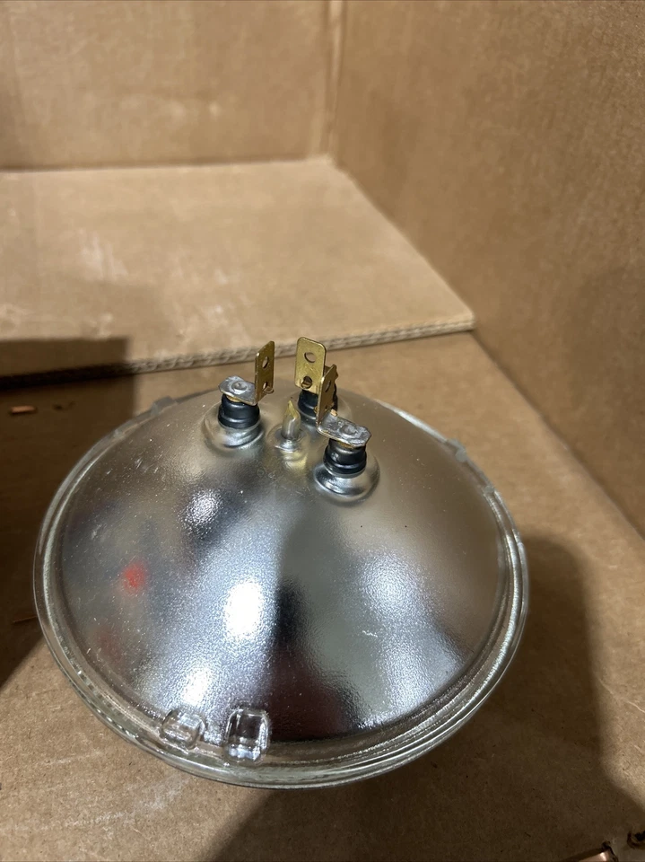 NUEVO GTE SYLVANIA 4000 HAZ SELLADO 12 VOLTIOS 3 CLAVIJAS ENVÍO GRATUITO Foto 4 de 4