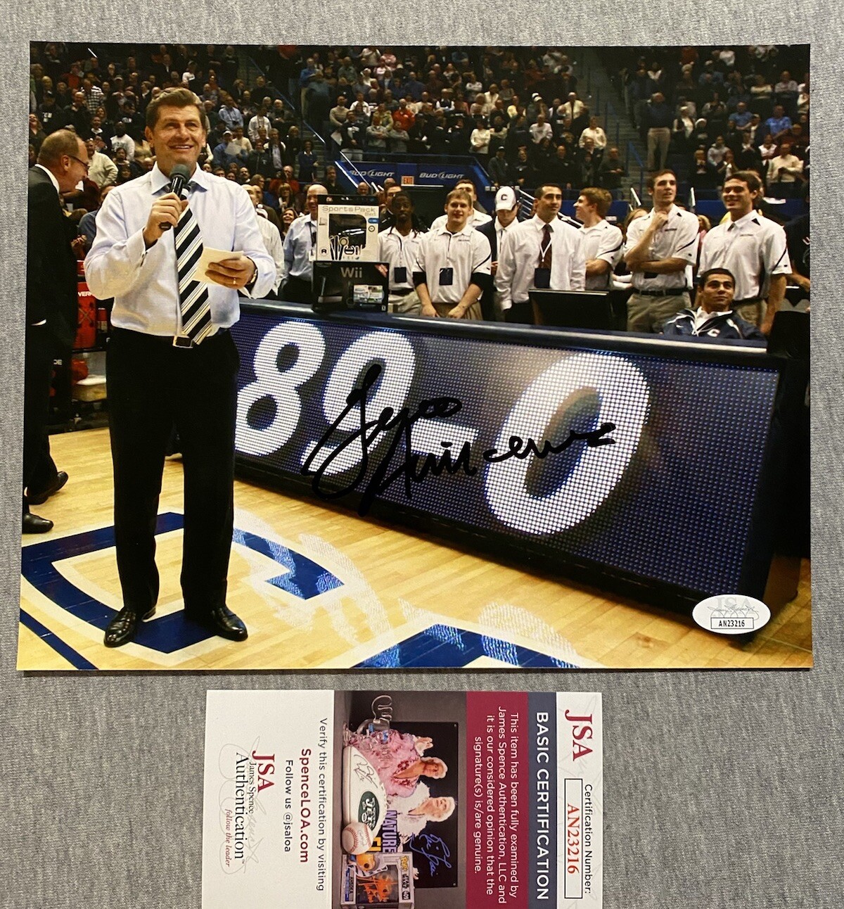 Geno Auriemma Autographed Signed UConn Huskies U-CONN WOMENS BASKETBALL 8x10 PHOTO 89-0 JSA AN23216 