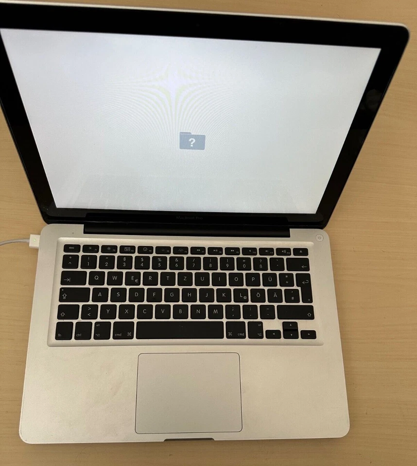Apple MacBook Pro 13 Zoll Intel Core 2 Duo 2.4, 4GB RAM Ohne HDD Gebraucht - Bild 2 von 4