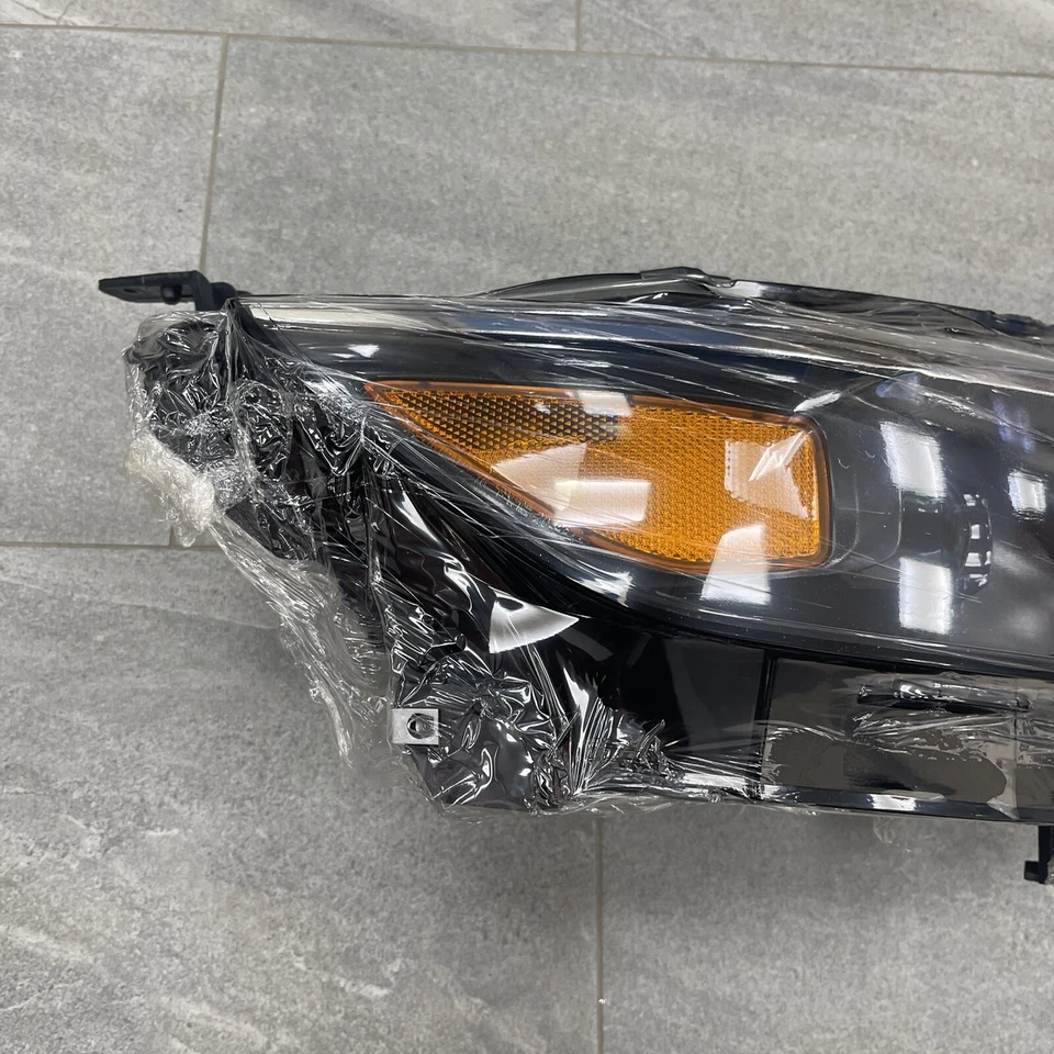 Faro halógeno Chevrolet Malibu para pasajero derecho 2016 2017 2018 Foto 3 de 4