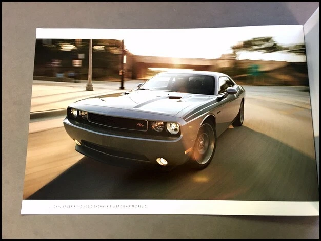 2013 Dodge Challenger and SRT SRT8 34-page Car Sales Brochure Catalog - R/T Hemi - Imagem 2 de 4