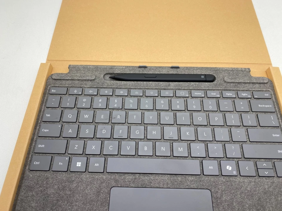 Microsoft Surface Pro Keyboard with Touchpad and Slim Pen 2 8X8-00164-platiinum - Image 3 of 4