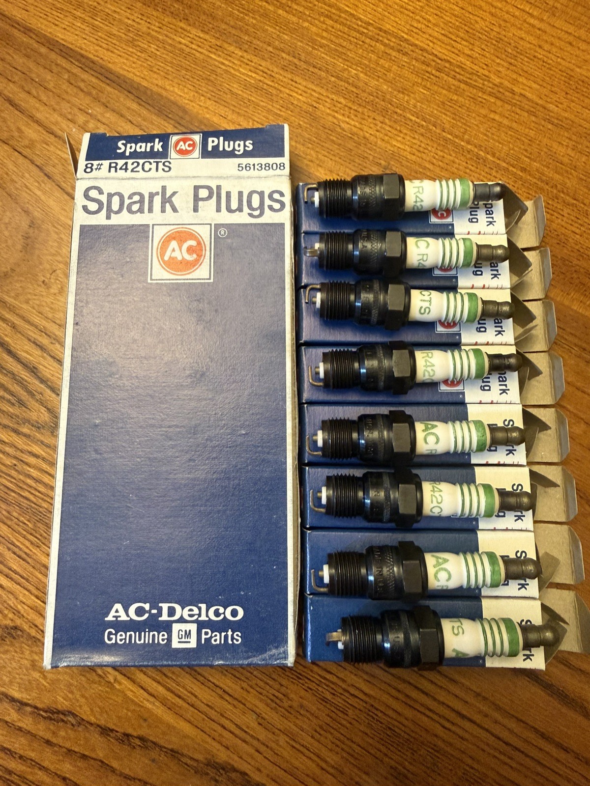 Genuine GM ACDelco Green Stripe Spark Plugs R42CTS Set Of 8  New Old Stock GA47