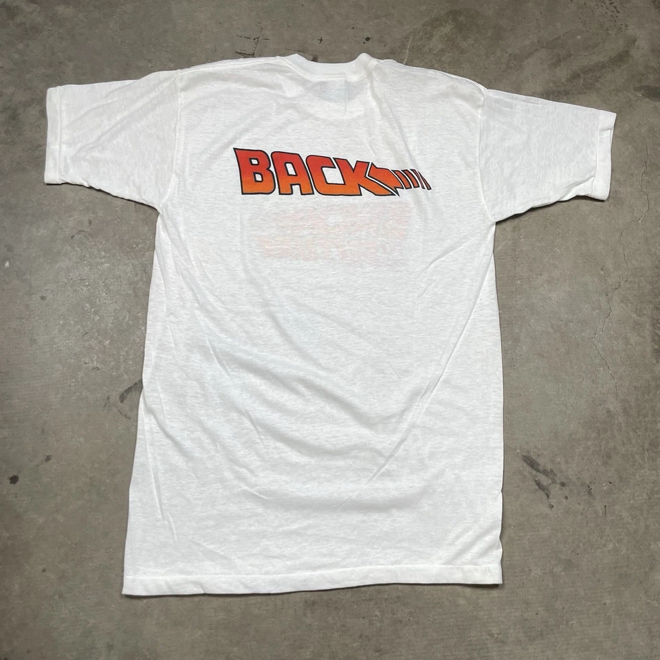 Camisa Regreso al Futuro L Años 80 BTTF MCA Hogar Video Lanzamiento de Película Camiseta Promocional Foto 2 de 4