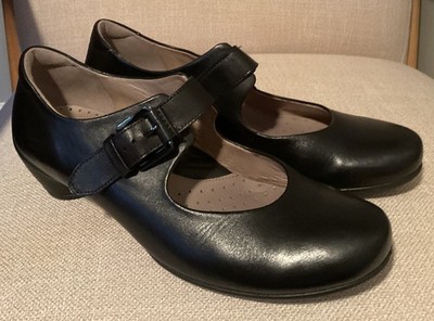 Women's ECCO Sculptured Mary Jane Shoes Size US  9- 9.5 / EU 40. GREAT CONDITION
