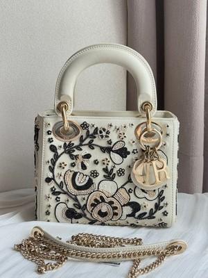 【超美品】Dior ハンドバッグ Lady Dior mini 刺繍ビーズ Auth Dior Lady Dior Mini White Calfskin Beaded Floral Limited