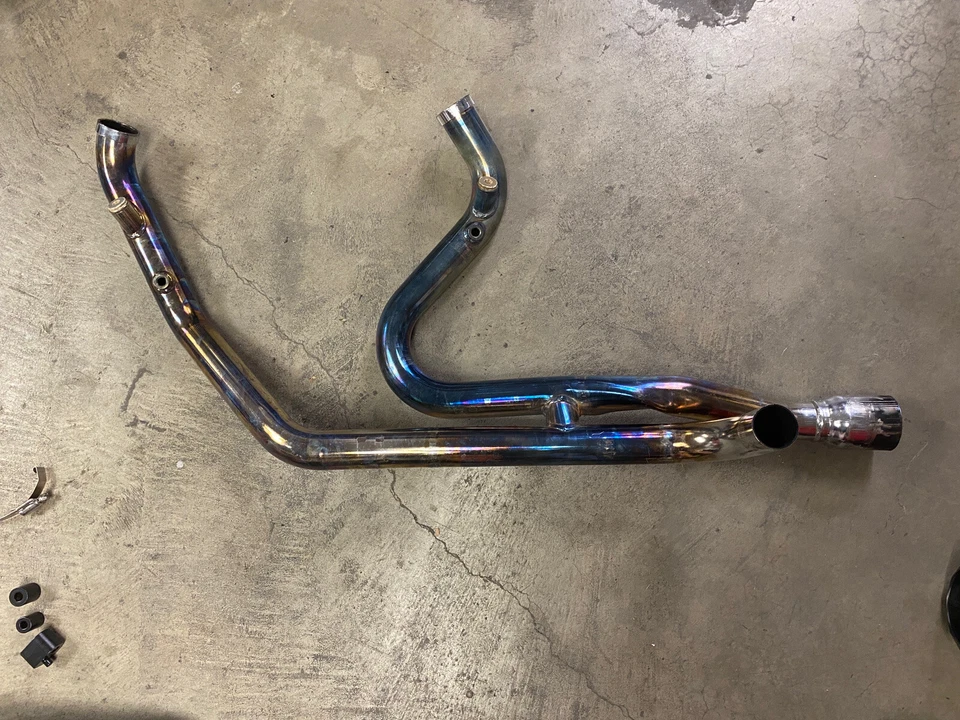 2017+ Harley Davidson Road Glide Full Exhaust System pipes, mufflers - DAMAGED! - Image 4 of 4