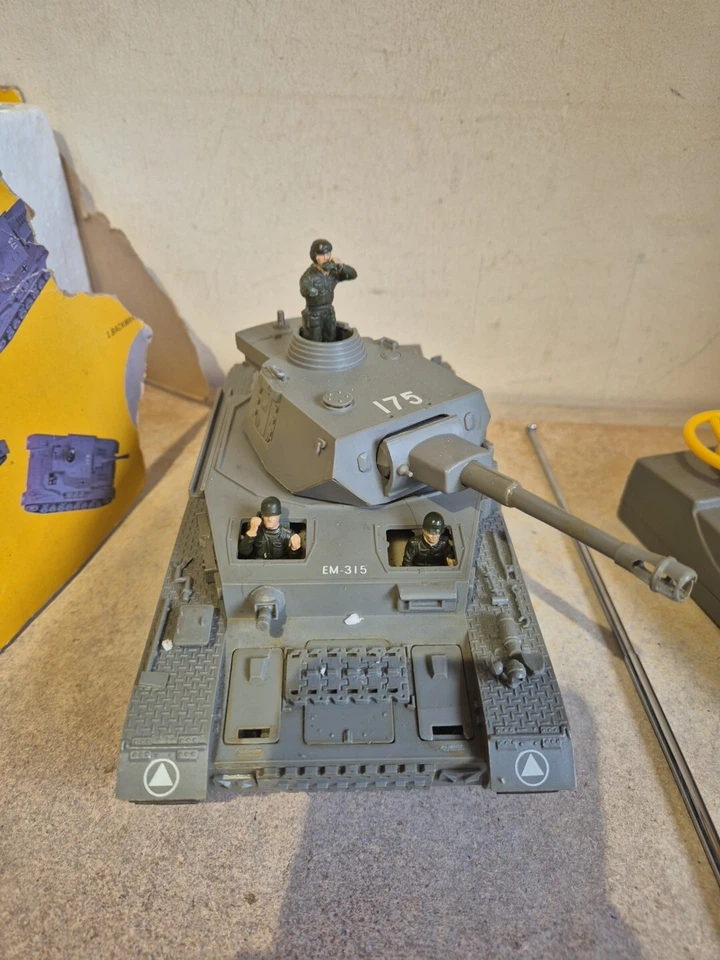 Remote Control Tiger Tank EM-315 *Read Description * (L4) - Image 2 of 4