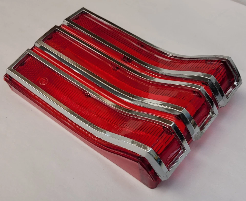 1966 年普利茅斯 Belvedere II 右乘客侧尾灯镜头 2585099 NOS — 第 2/4 张图片