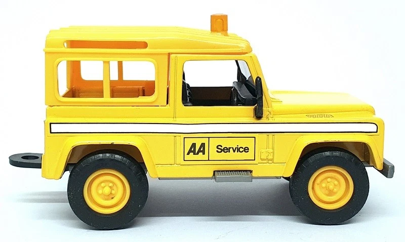 Ertl escala 1/32 fundido 2596 - Land Rover com engate de reboque (AA) - Amarelo - Imagem 3 de 4