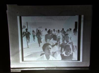s/w Negativ Soweto Riots für weitere Fotos nach unten scrollen