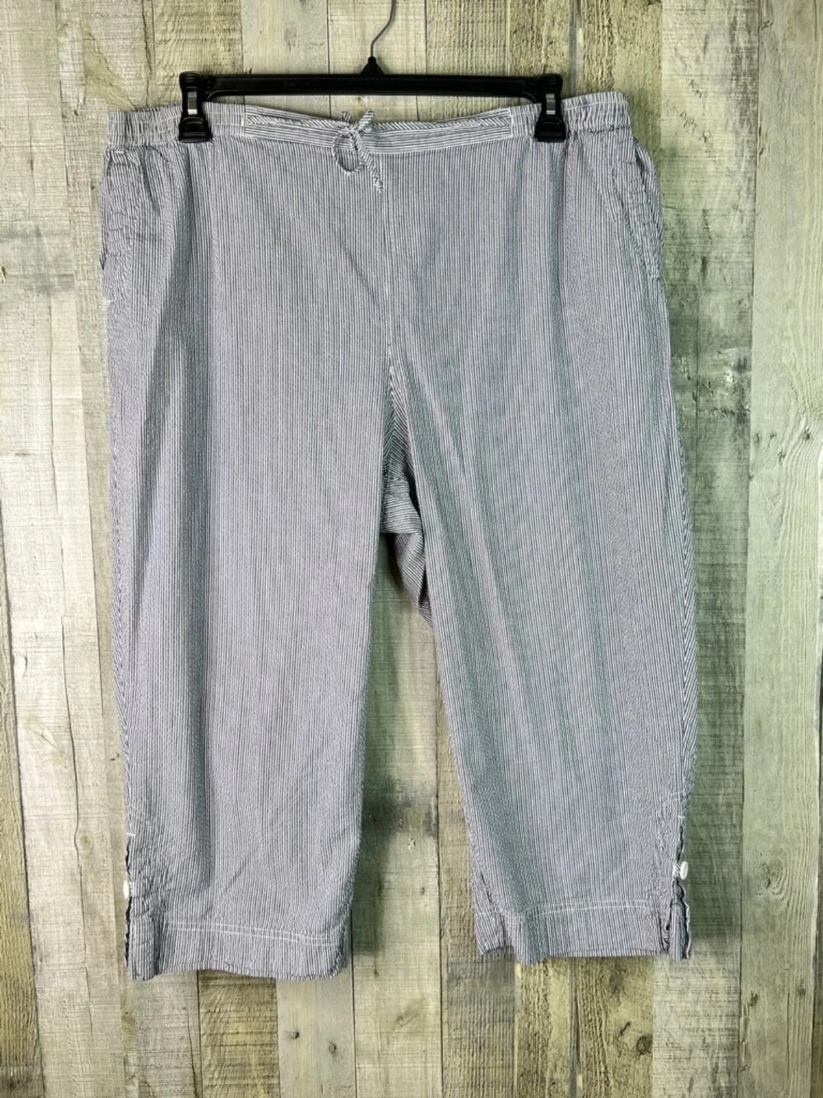 North Style Size 1X Navy Blue & White Striped Seersucker Pull On Capri Pants