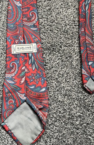 Corbata Para Hombres Marlowe Hecha en el Reino Unido Roja Multi Paisley Geométrica De Colección Estampada - Imagen 2 de 3