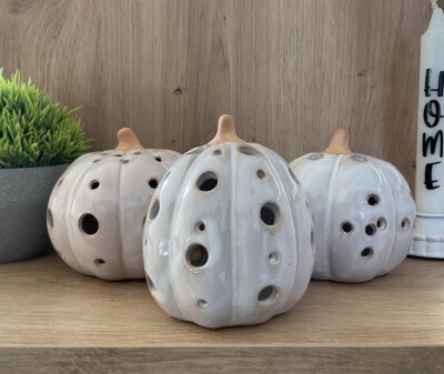 Deko LED Kürbis Pumpkin Keramik Mit Lochmuster Grau Set 3-Teilig Landhaus 