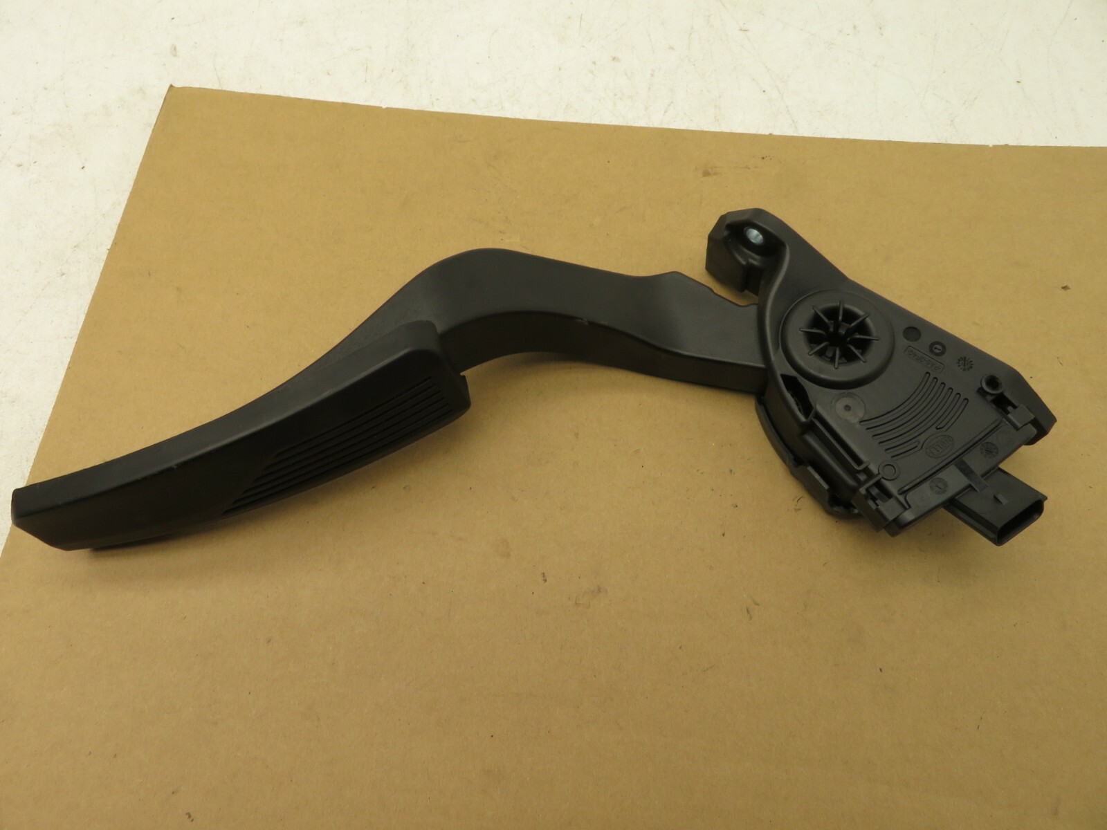2014-2017 MASERATI GHIBLI LEFT DRIVER SIDE THROTTLE ACCELERATOR GAS PEDAL OEM