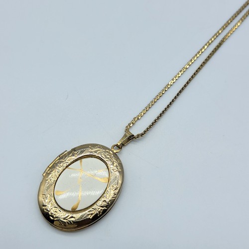Oval Locket Pendant Necklace White Enamel Gold Tone Classic 18" - Picture 10 of 15