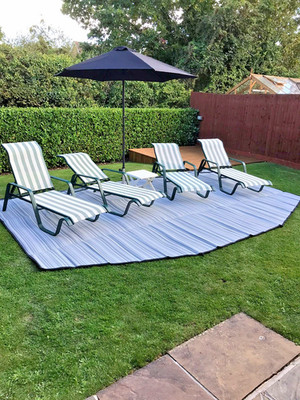 Extra großer geformter gepolsterter Outdoor Teppich, Terrasse - UV stabil - Zapfenpunkte