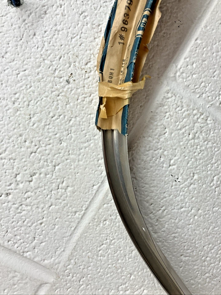 OEM LH Rear Wheel Well Trim 9637960 1982-88 Oldsmobile Cutlass Calais 2DR (SR56) - Image 3 of 4