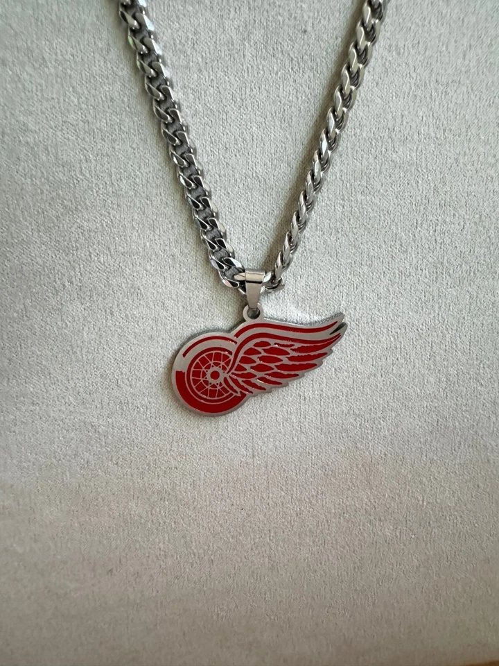 Ожерелье Detroit Red Wings — кубинская цепочка 5 мм — 22 дюйма — хоккей НХЛ — рождественский подарок - Изображение 2 из 2