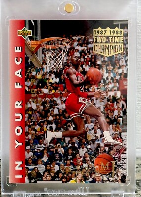 Michael Jordan Card SP FOIL GOLD 90 s DUNK CONTEST BULLS JERSEY #23 WITH CASE!