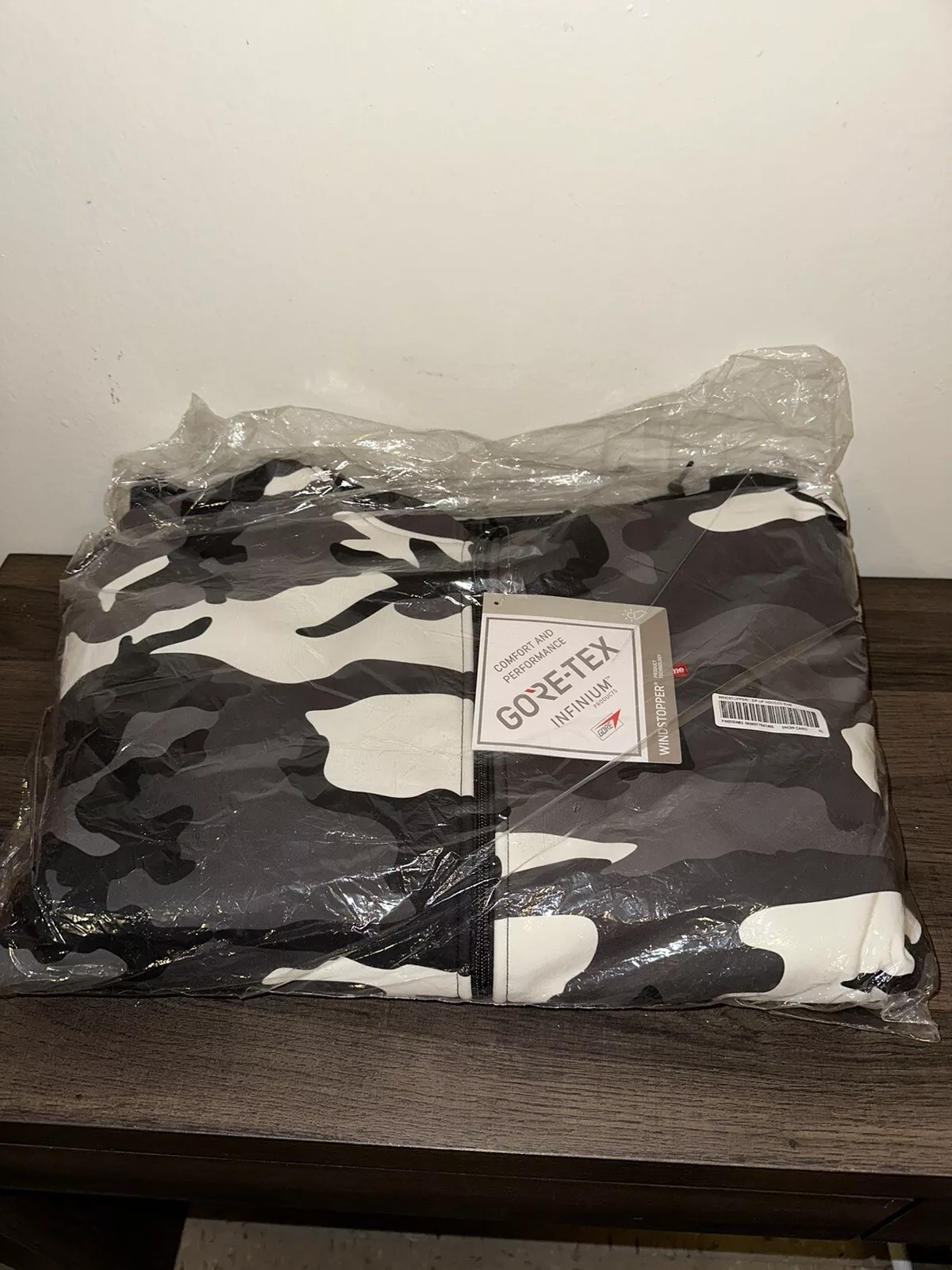 Sweat shirt à capuche Supreme Windstopper Sniw Camo zippé neuf
