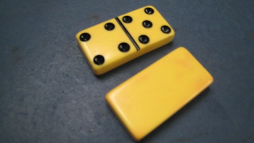 Vintage Bakelite or Catalin Double Six Domino Set of 28 Beautiful w Case - Picture 3 of 4