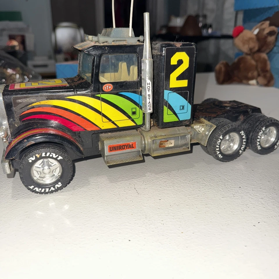 Semirremolque plataforma de carreras Nylint Cadet Freightliner de colección #2 acero prensado 12" No. 330 Foto 3 de 4