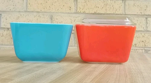 Vintage 1-Red & 1-Blue Pyrex Small Refrigerator Dishes With 1-Lid #501