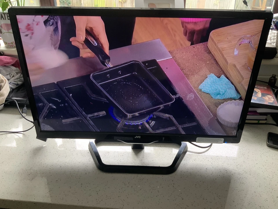 JVC LT-24C340  23.6” HD Ready LED TV/DVD Combo DVD Not Working + No Remote TV OK - Image 4 of 4