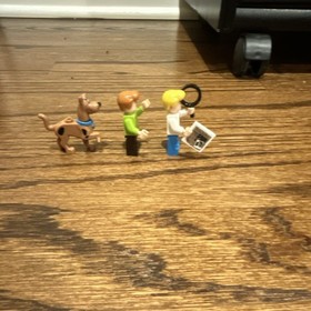 LEGO Scooby-Doo: The Mystery Machine (75902) Complete Set w/ Minifigures