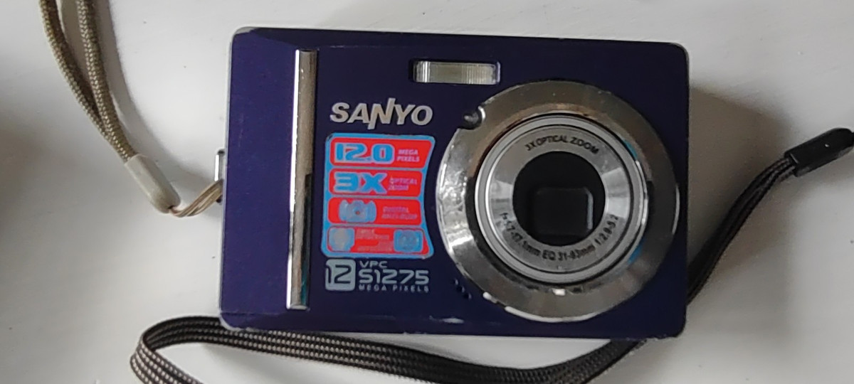 Sanyo Xacti VPC-S1275 12.0MP Digital Camera - Purple for Sanyo Xacti VPC-S1275 12.0MP Digital Camera - Purple for