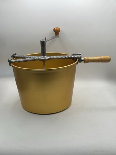 Impastatrice vintage Mirro M-0781 oro vecchio stile manovella con scatola originale LEGGI - Foto 2 di 18