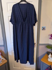 Elegant V-Neck Maxi Dress ,High-Waisted, Flowing Design XXL/18 Black