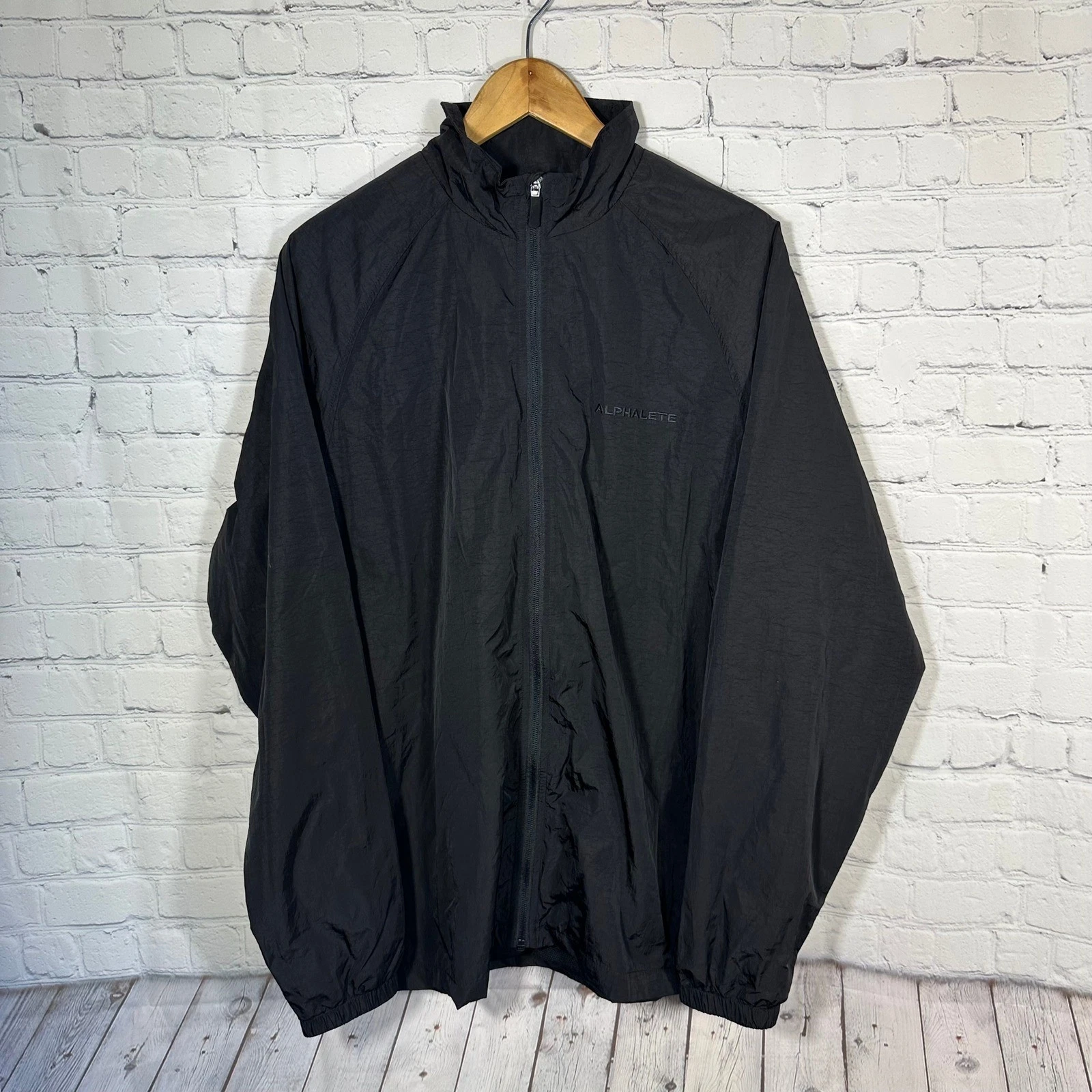 Alphalete Mens Black Full Zip Nylon Windbreaker Jacket Large Mesh Lined Active