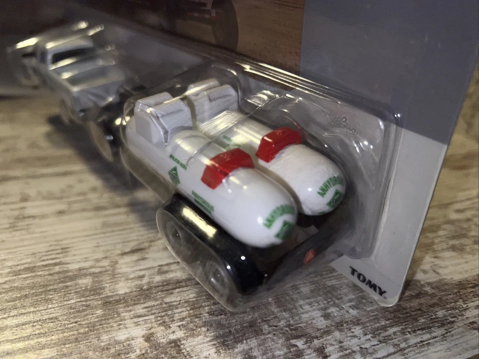 1/64 Scale  Dodge RAM 2500 pickup with Anhydrous Ammonia Tank Trailer - Image 4 of 4