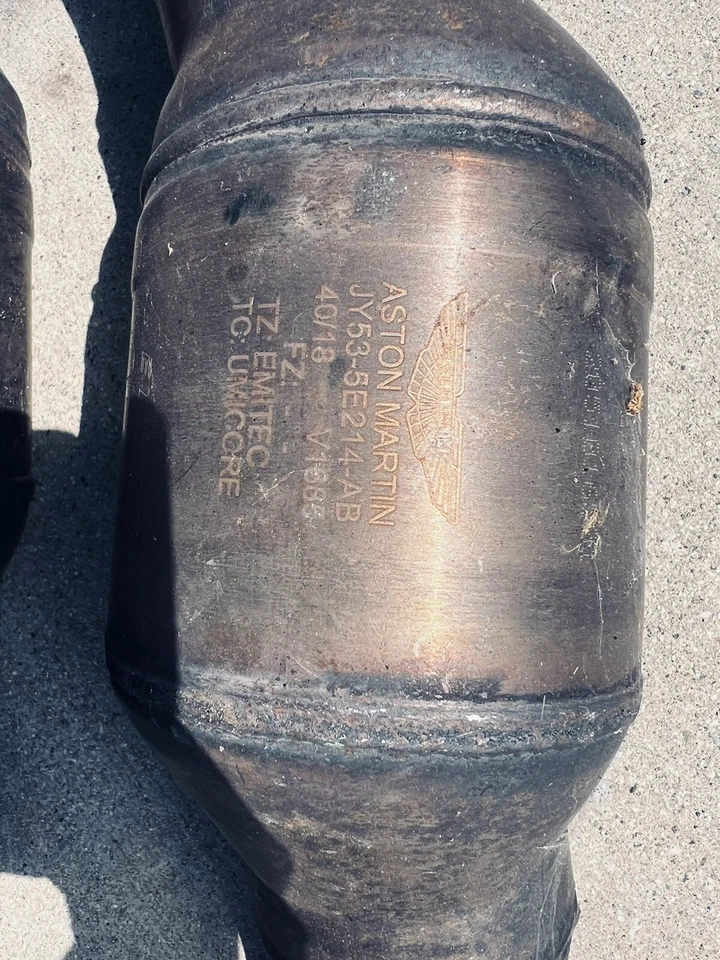 Convertidor catalítico secundario Aston Martin Vantage 2019 JY535E214AB Foto 3 de 3