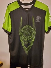 Injustice 2 DC WB GAMES GameStop Tournament Exclusive Batman Jersey Shirt sz MED
