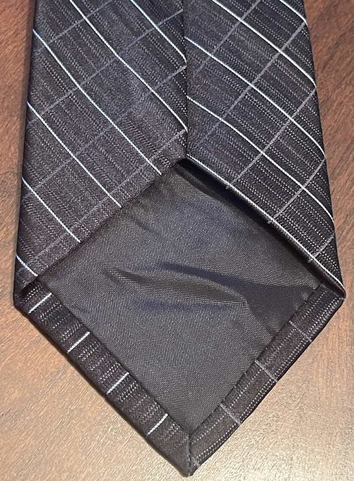 Corbata de cuello para hombre Calvin Klein negra 54 % poliéster 46 % seda hecha en China Foto 2 de 4