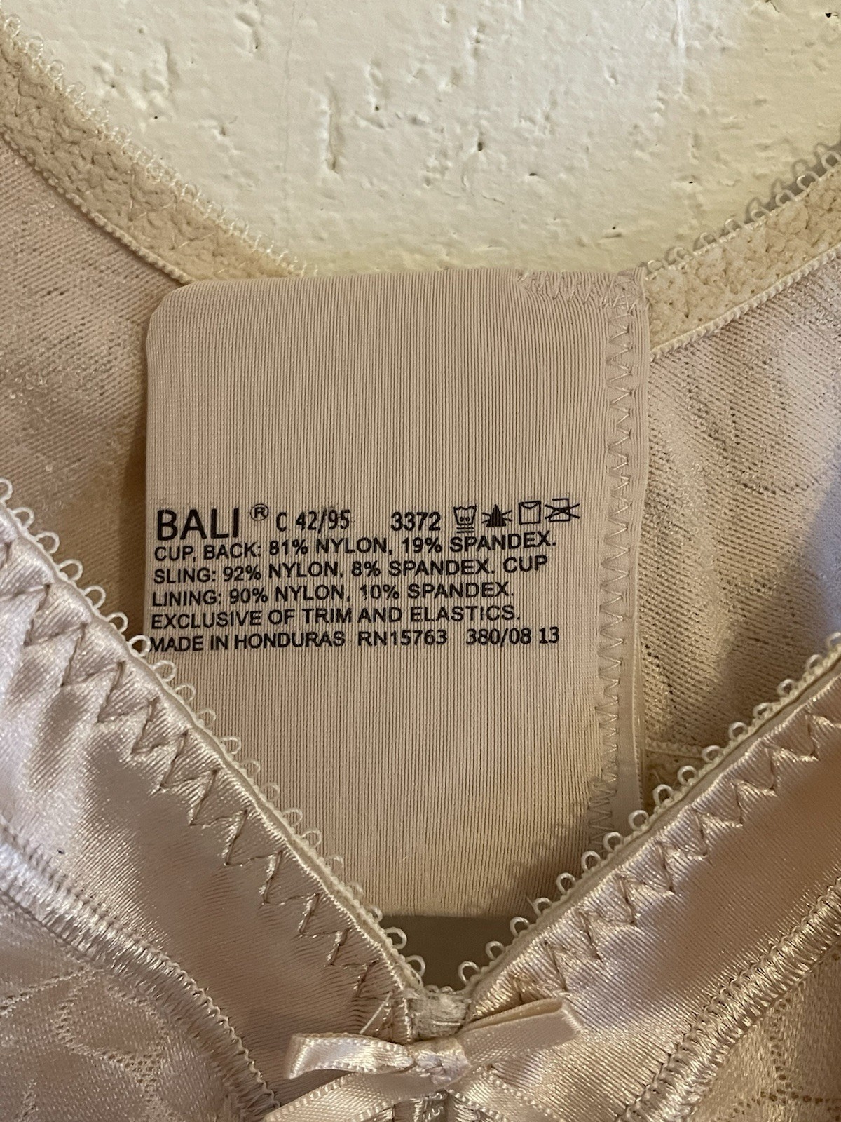 Bali Double Support Spa-Closure Comfort-U Wireless Bra Size 42C Soft Taupe NEW