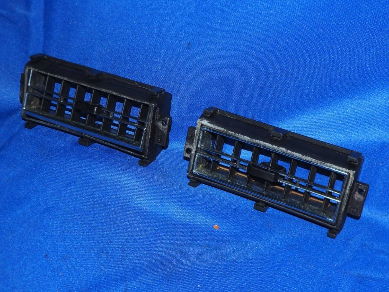 Rolls-Royce Silver Shadow 1965-1980 Left, right Center air ducts Pair