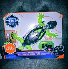 NIB HEX BOTS Wall Crawler Gecko Remote Control Lizard with LED Eyes Climbs Walls
